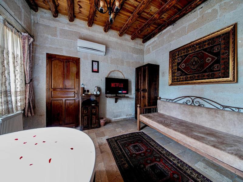 Chelebi Cave House image