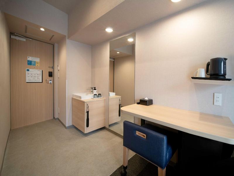 Hop Inn Tokyo Ueno image