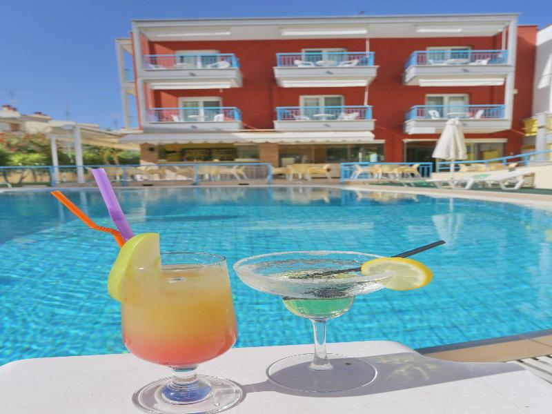 Summer Dream Hotel
