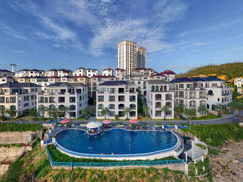 D'lioro Hotel And Resort image