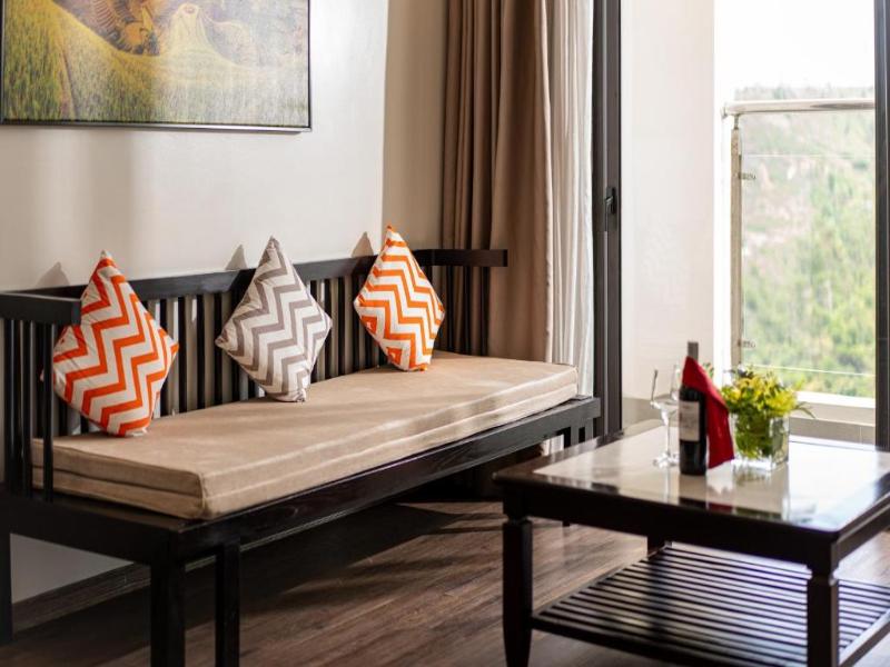 D'lioro Hotel And Resort image