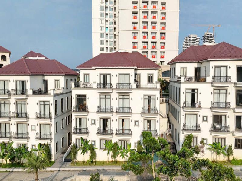 D'lioro Hotel And Resort image