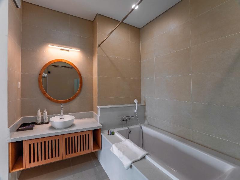 D'lioro Hotel And Resort image