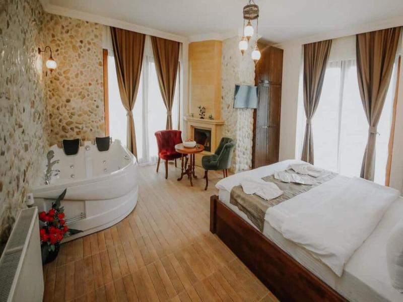 Room with Jacuzzi & Fireplace
