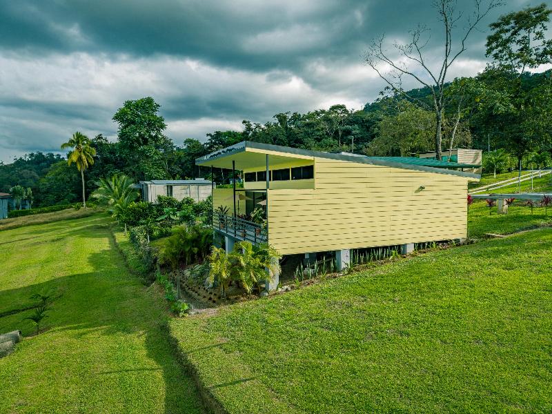 Junglo Resort & Spa image
