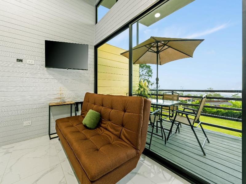 Junglo Resort & Spa image