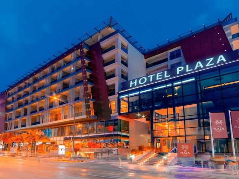 Hotel Plaza — general view