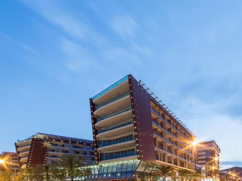 Hotel Plaza — general view