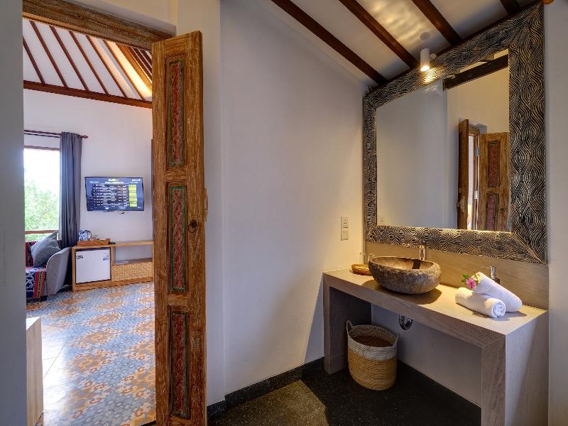 WIDE SANDS Beach Retreat image