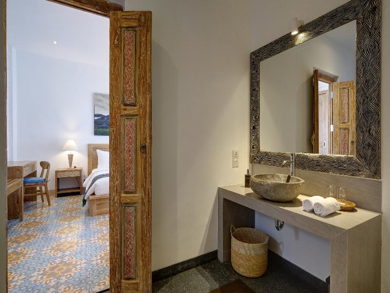 WIDE SANDS Beach Retreat image