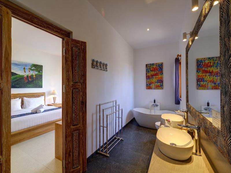 WIDE SANDS Beach Retreat image