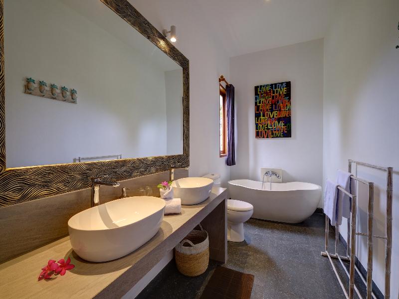 WIDE SANDS Beach Retreat image