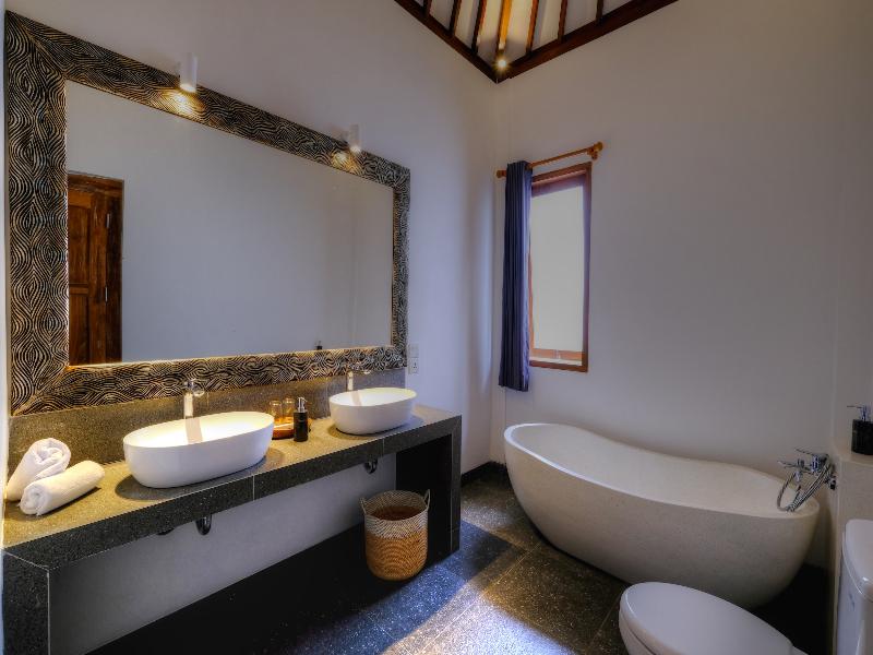 WIDE SANDS Beach Retreat image