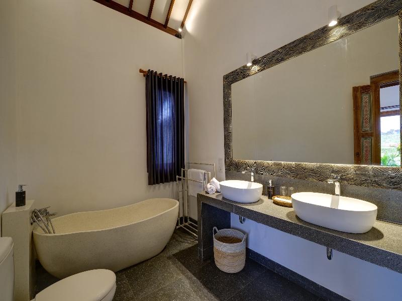 WIDE SANDS Beach Retreat image
