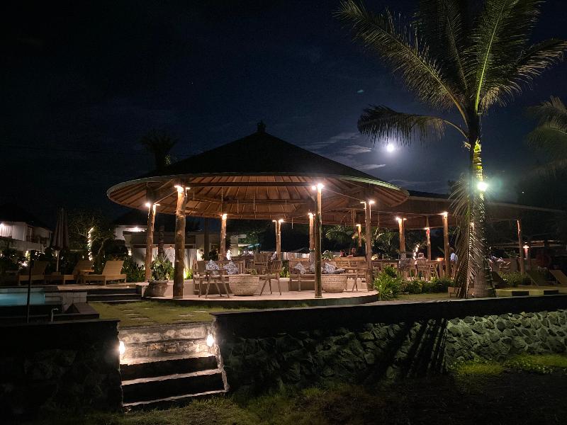 WIDE SANDS Beach Retreat image