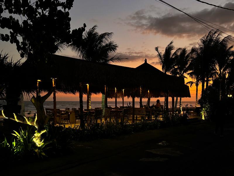 WIDE SANDS Beach Retreat image