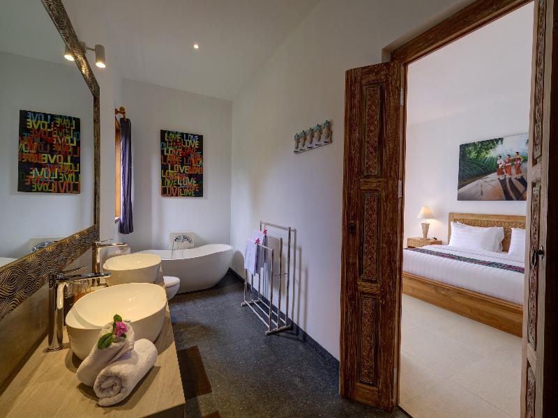 WIDE SANDS Beach Retreat image