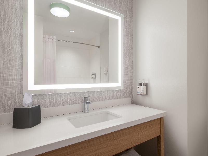 Garner Hotel Frederick Southeast by IHG image