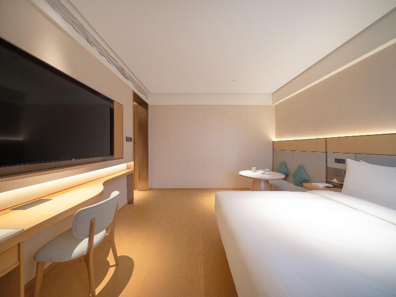 Business King Room