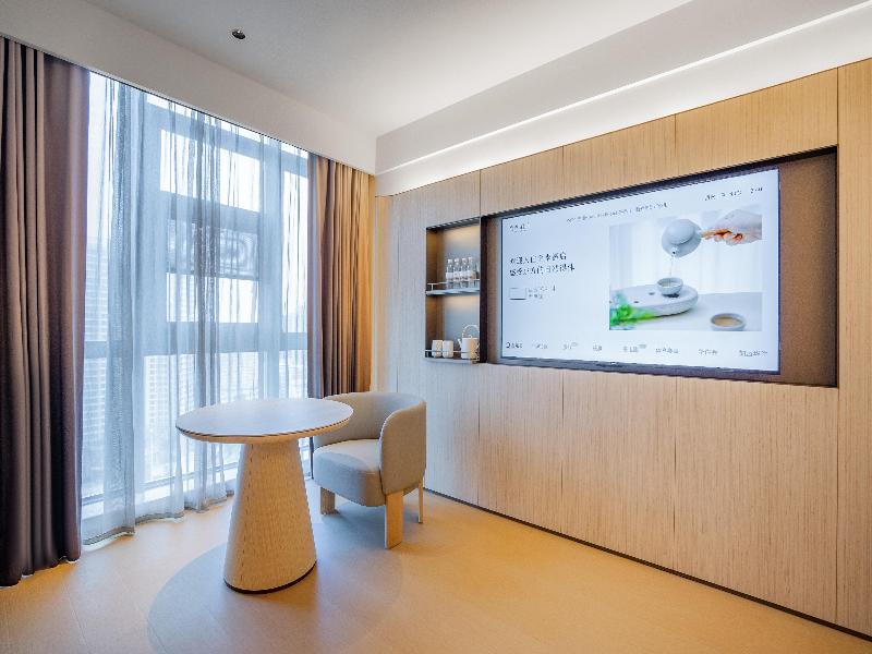 Business King Room