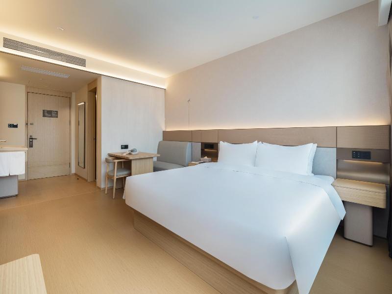 Business King Room