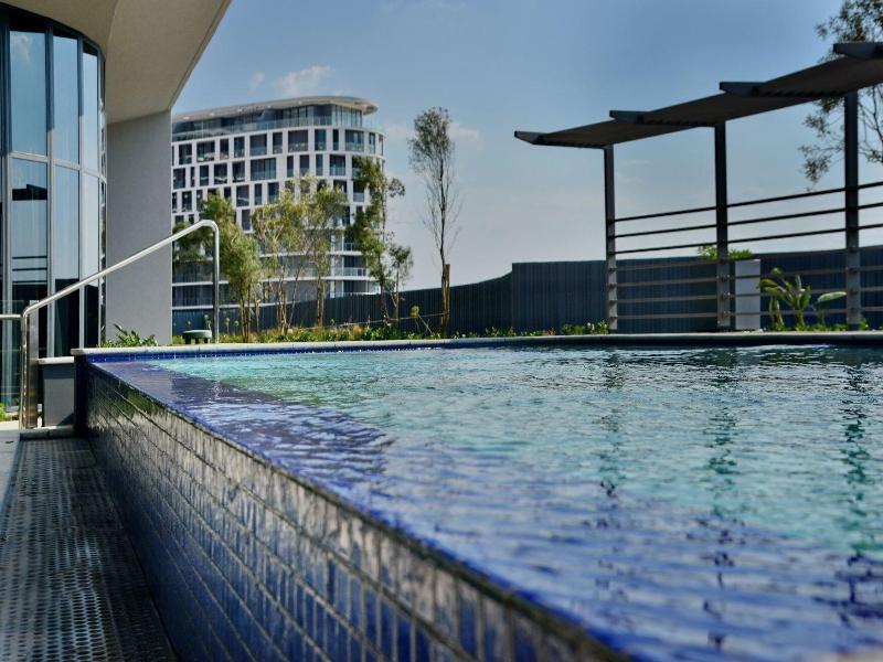 Courtyard Hotel Waterfall City image