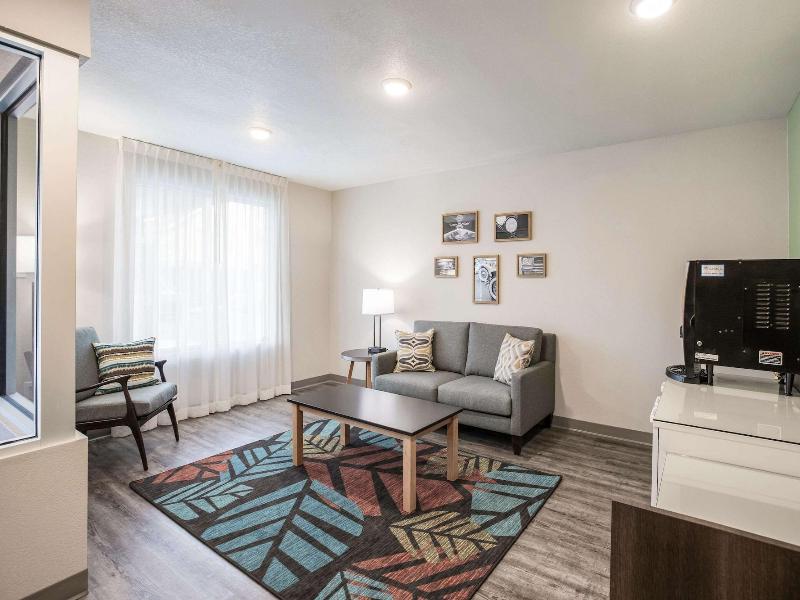 Woodspring Suites Detroit Madison Heights image