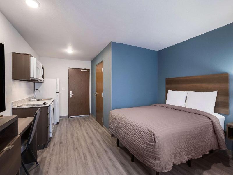 Woodspring Suites Detroit Madison Heights image
