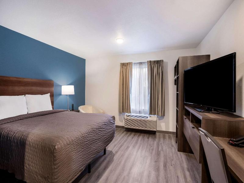 Woodspring Suites Detroit Madison Heights image