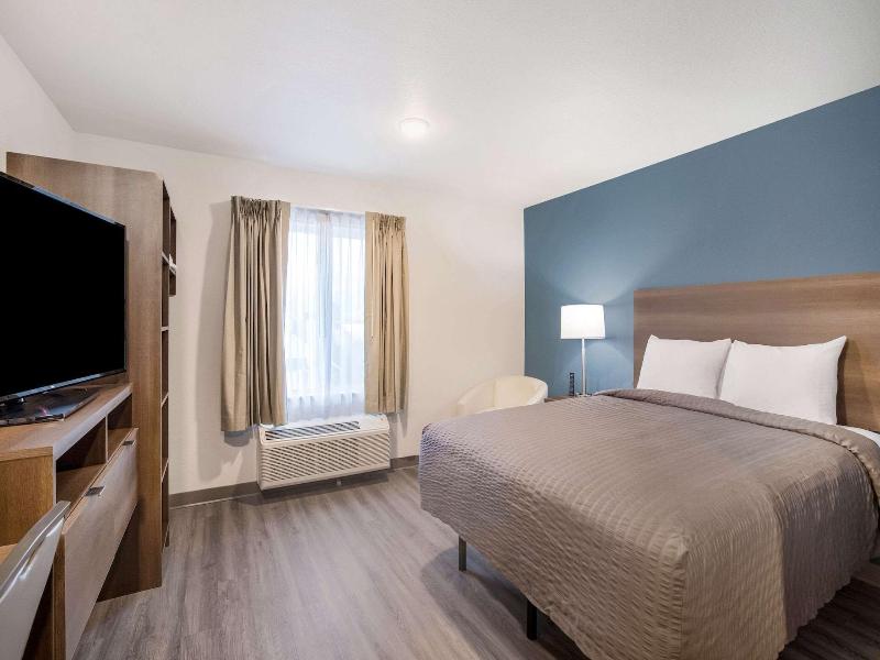 Woodspring Suites Detroit Madison Heights image