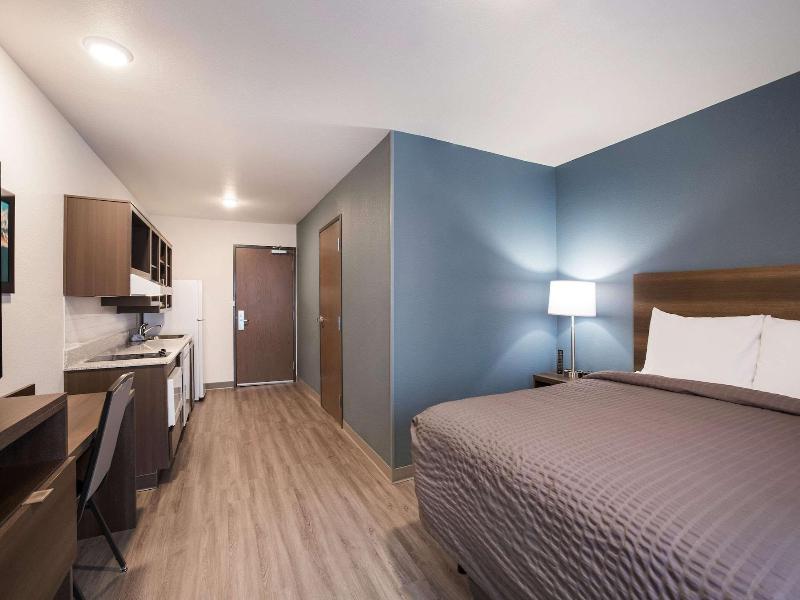 Woodspring Suites Detroit Madison Heights image