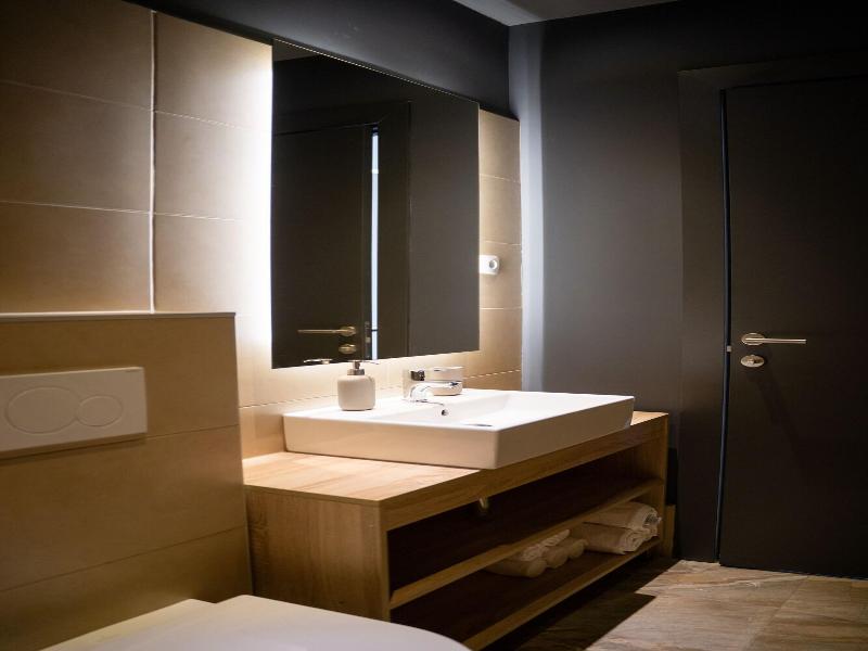 Olivia Rooms image
