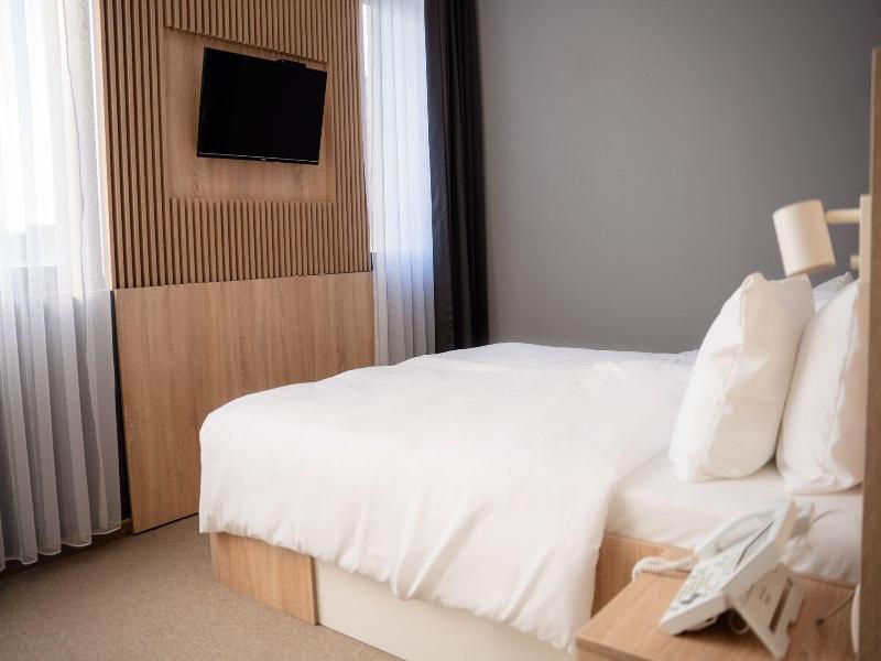 Olivia Rooms image
