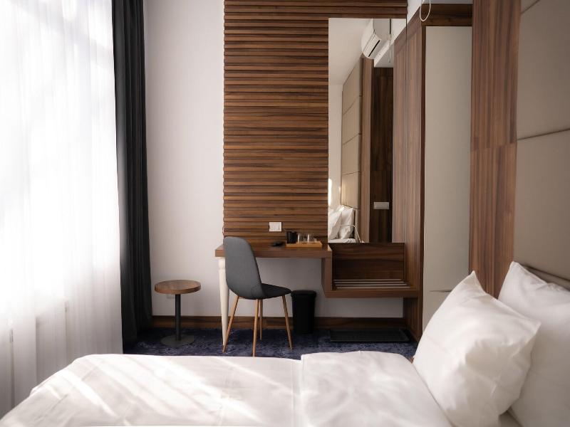 Olivia Rooms image