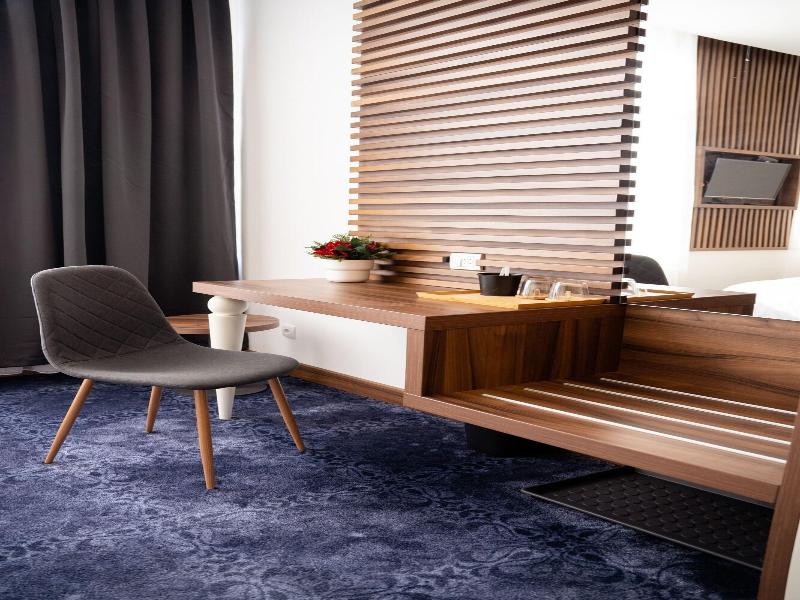 Olivia Rooms image