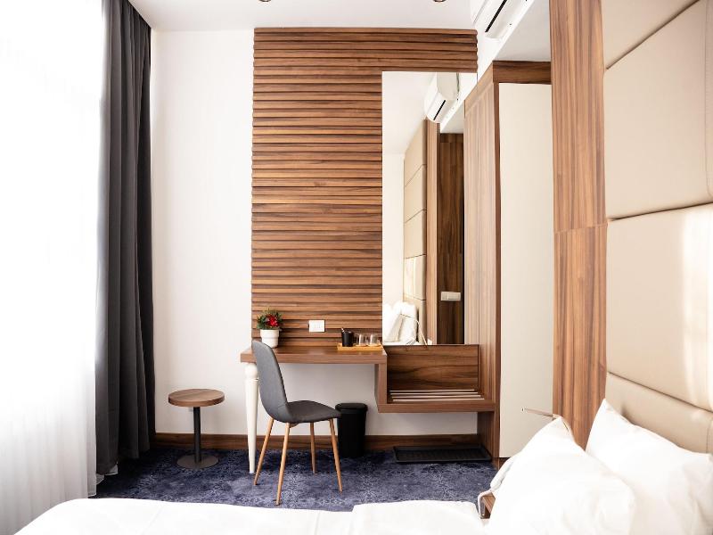 Olivia Rooms image