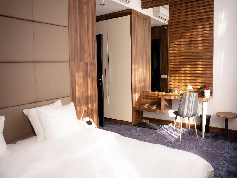 Olivia Rooms image