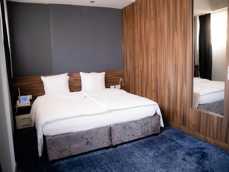 Olivia Rooms image
