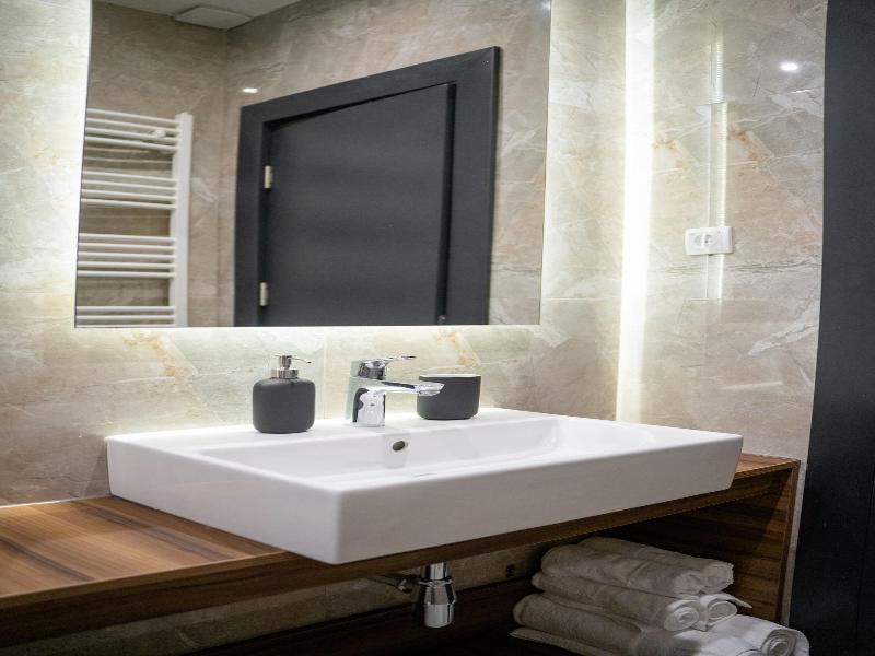 Olivia Rooms image
