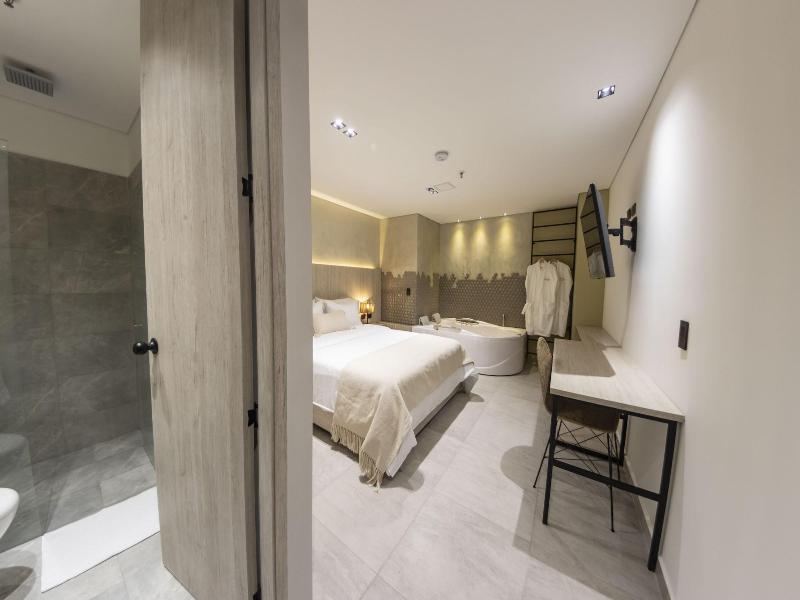 Sonata 44 Hotel Laureles image