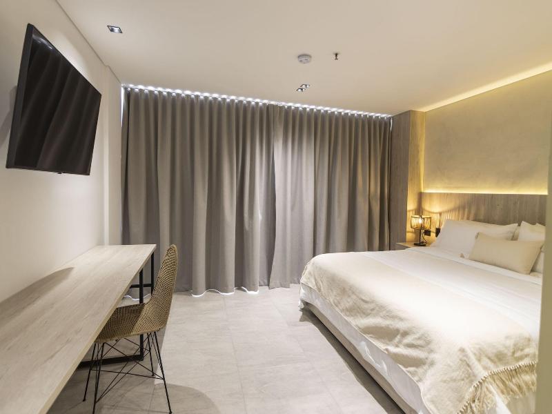 Sonata 44 Hotel Laureles image