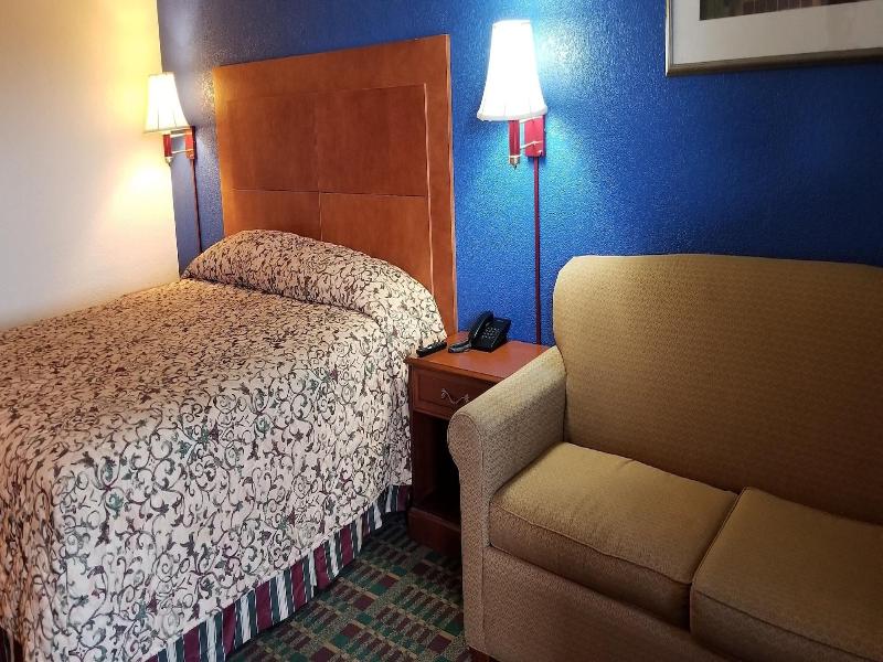 Executive Inn — exterior view