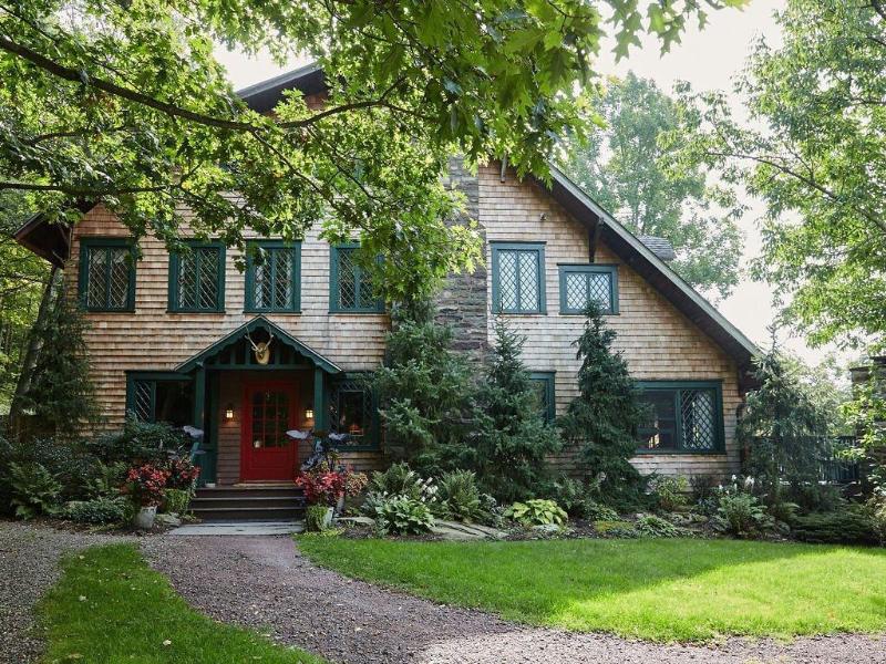 Deer Mountain Inn image