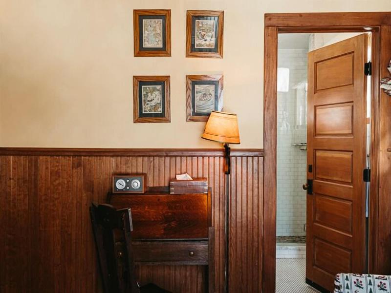 Deer Mountain Inn image