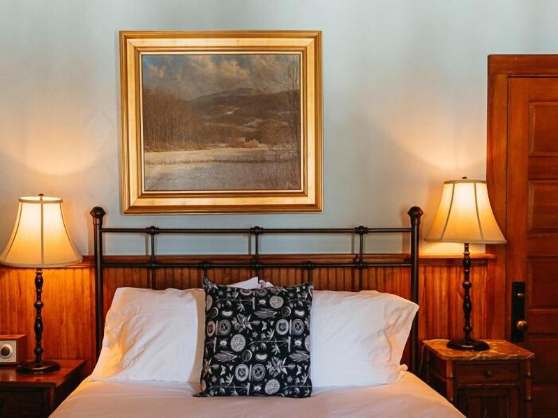 Deer Mountain Inn image