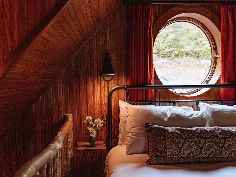 Deer Mountain Inn image