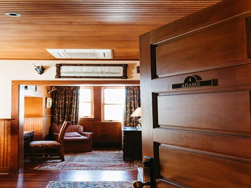 Deer Mountain Inn image