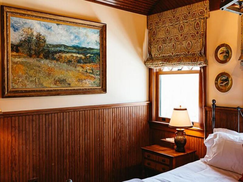 Deer Mountain Inn image