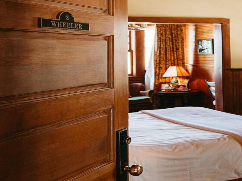 Deer Mountain Inn image