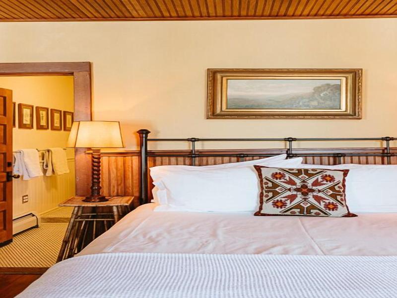 Deer Mountain Inn image